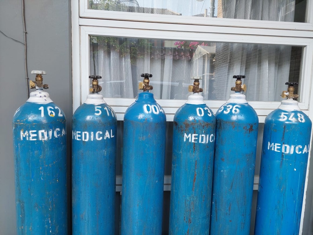 Jangan Sampai Tertukar! Panduan Simpel Membedakan Tabung Oksigen Medis dan Industri